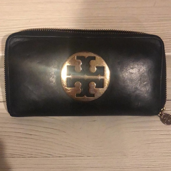 Reserved ***Tory Burch Women’s Black Charlie Zip Around Wallet preowned - Picture 2 of 5